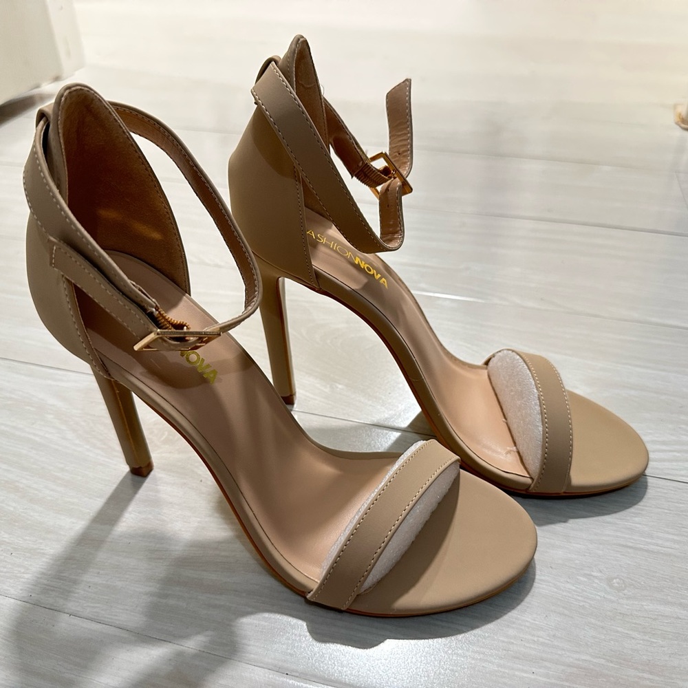 7.5 Women - Strapped Success Heels